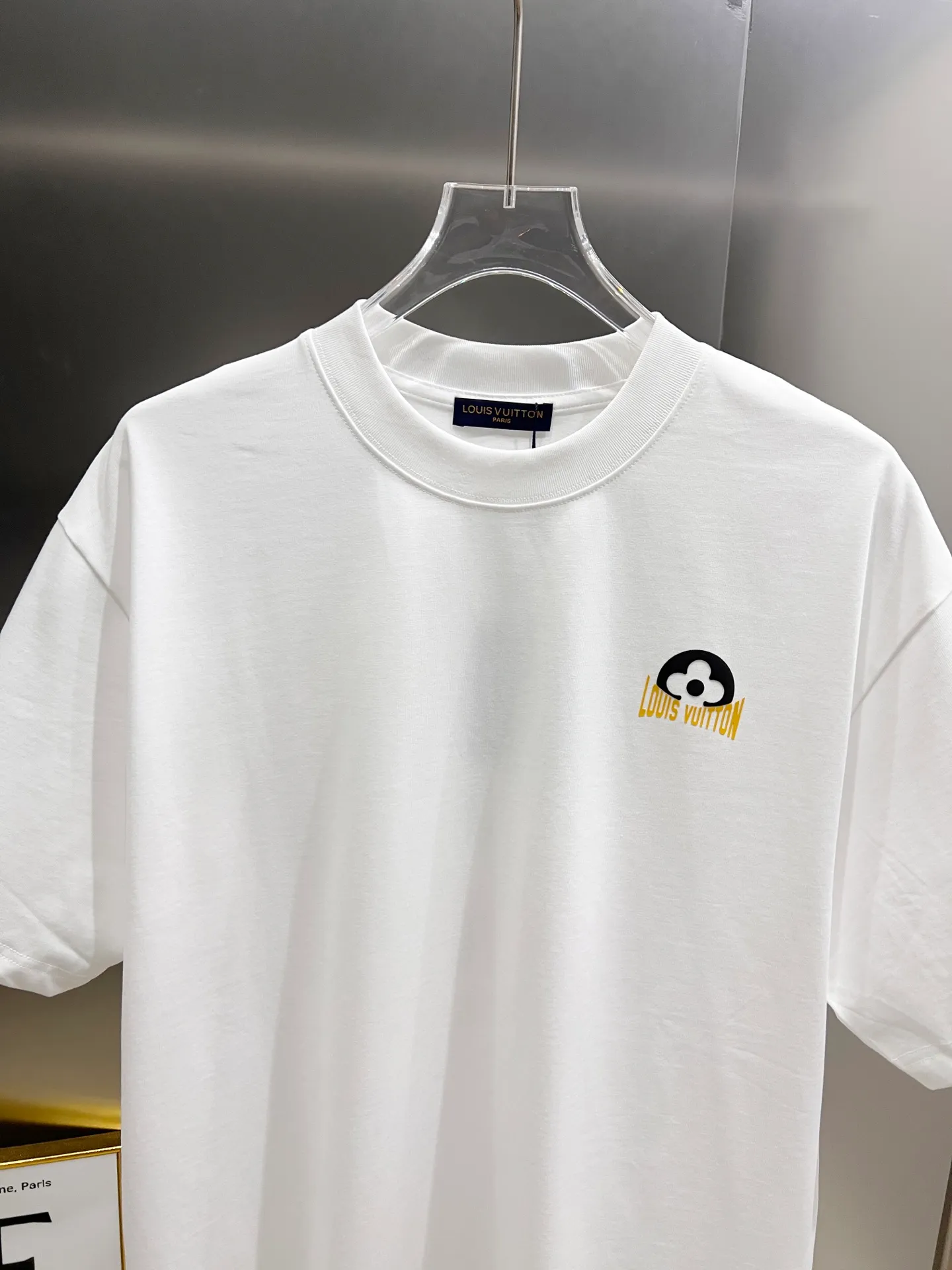 🅿️190 1v Louis* 2025 autumn and winter new style, classic letter three-dimensional foam printing technology design, high-end version! Highly breathable and comfortable, customized double yarn plain cotton fabric. Short-sleeved T-shirt. Same style for men and women. Sizes S M L XL XXL Five sizes black white
